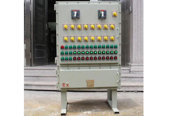 現(xiàn)場化工廠防爆控制柜，風機房防爆控制柜，電加熱防爆配電柜，油庫房內防爆配電柜